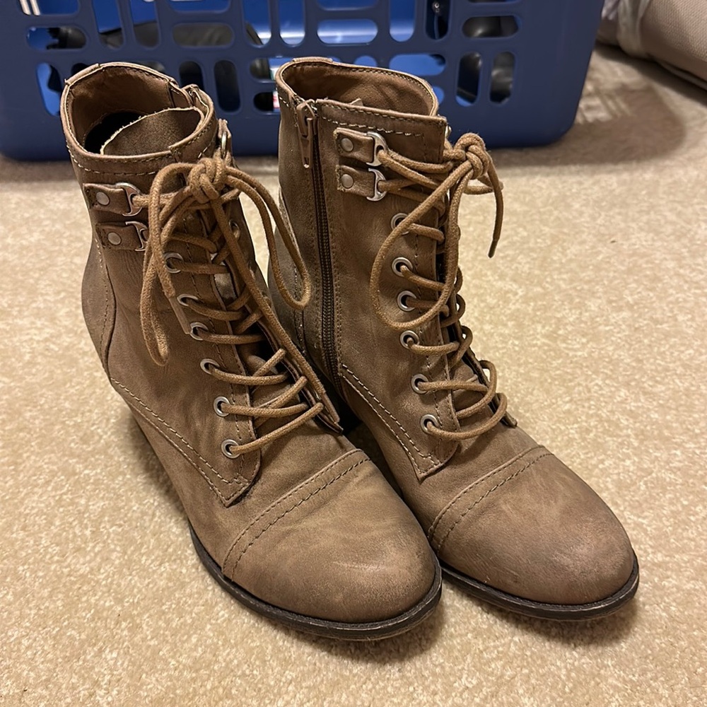 Madden Girl heeled booties boots 8.5